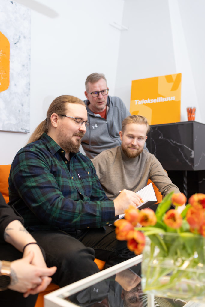 Markkinoinnin asiantuntijat Mika, Tuomas ja Mikko.