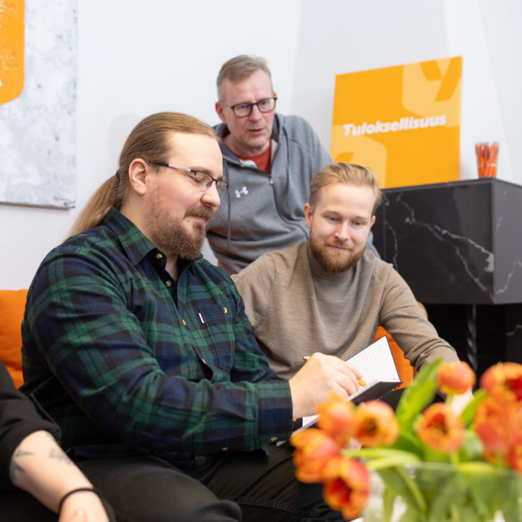 Markkinoinnin asiantuntijat Mika, Tuomas ja Mikko.