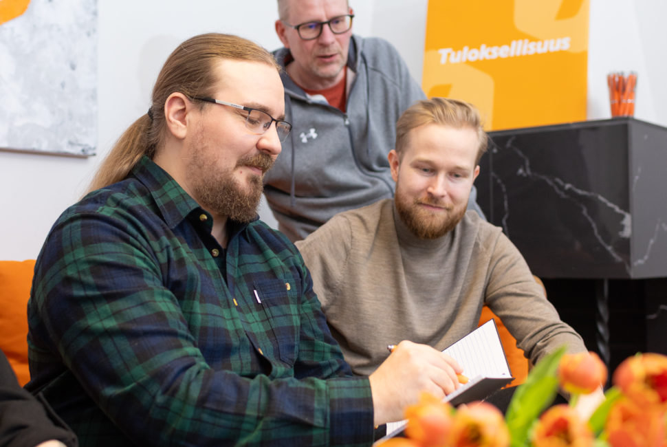 Markkinoinnin asiantuntijat Mika, Tuomas ja Mikko.